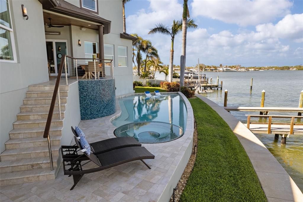 出租: $25,000 (4 贝兹, 5 浴室, 3976 平方英尺)