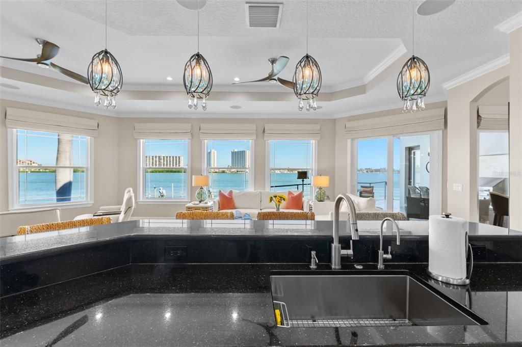 出租: $25,000 (4 贝兹, 5 浴室, 3976 平方英尺)