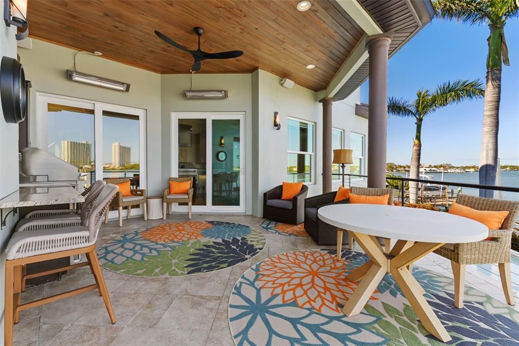 出租: $25,000 (4 贝兹, 5 浴室, 3976 平方英尺)