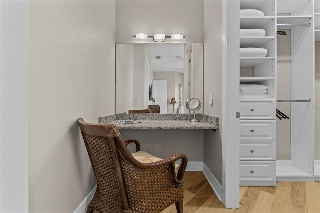 出租: $25,000 (4 贝兹, 5 浴室, 3976 平方英尺)