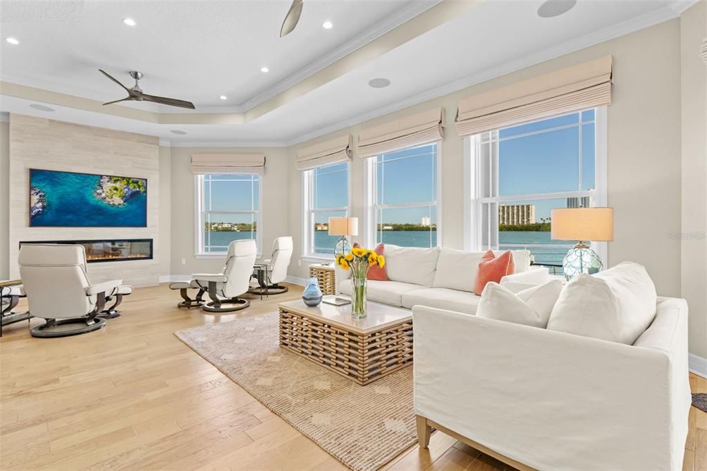 出租: $25,000 (4 贝兹, 5 浴室, 3976 平方英尺)