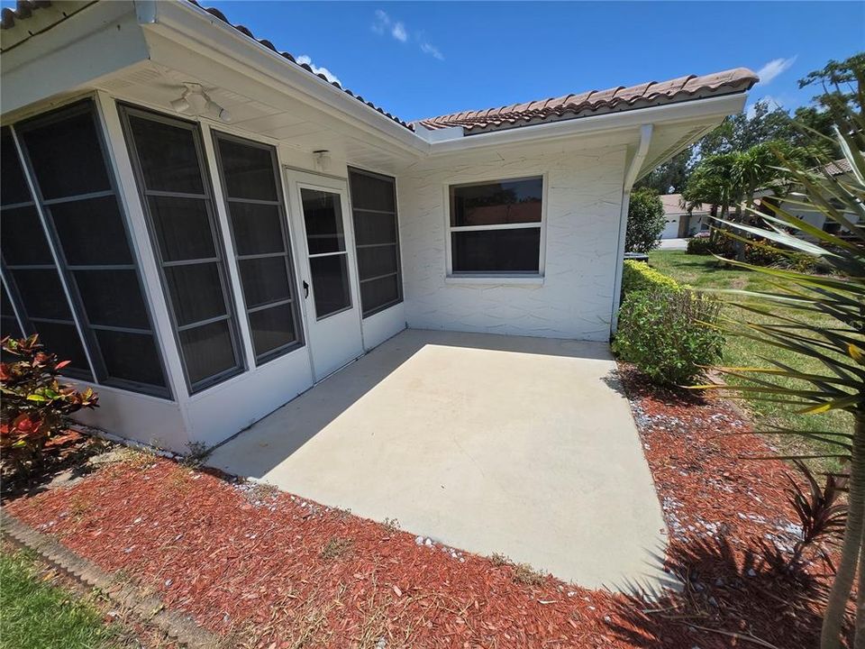 Active With Contract: $2,400 (2 beds, 2 baths, 1531 Square Feet)
