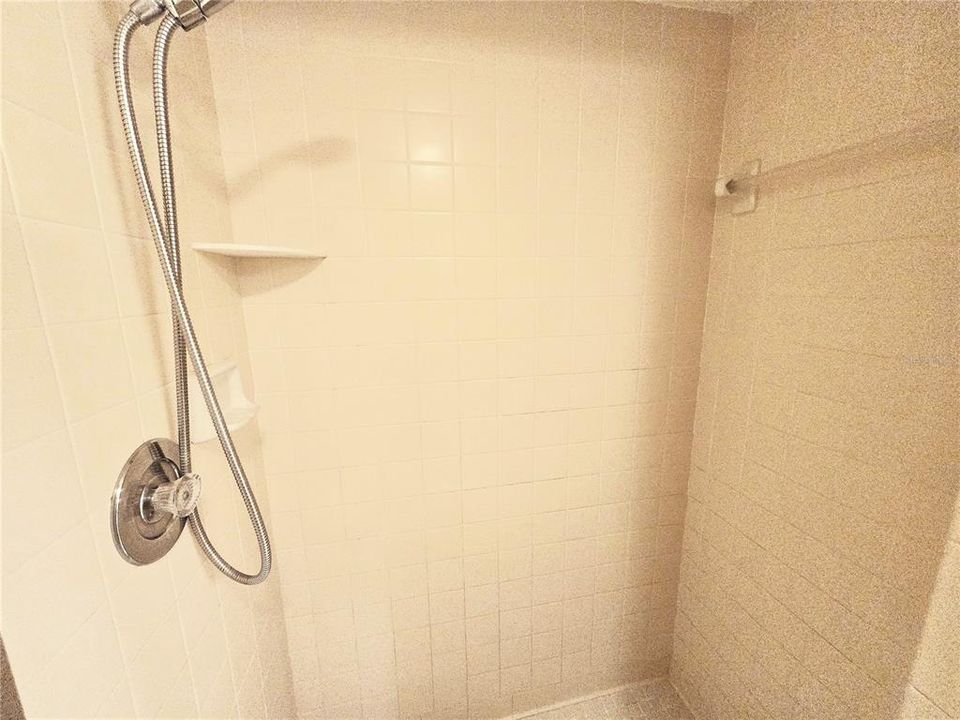 Active With Contract: $2,400 (2 beds, 2 baths, 1531 Square Feet)