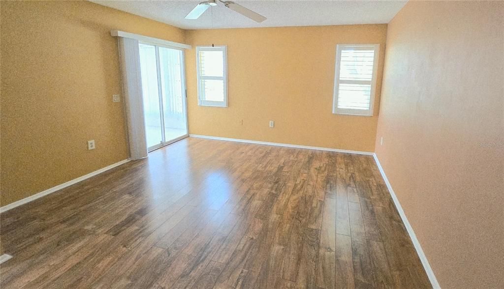 Active With Contract: $2,400 (2 beds, 2 baths, 1531 Square Feet)