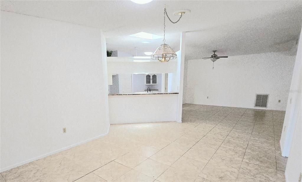 Active With Contract: $2,400 (2 beds, 2 baths, 1531 Square Feet)