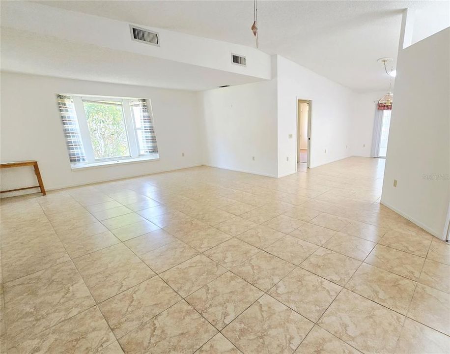 Active With Contract: $2,400 (2 beds, 2 baths, 1531 Square Feet)