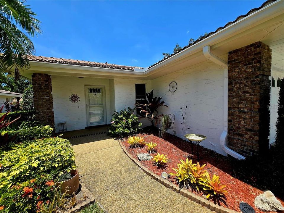 Active With Contract: $2,400 (2 beds, 2 baths, 1531 Square Feet)