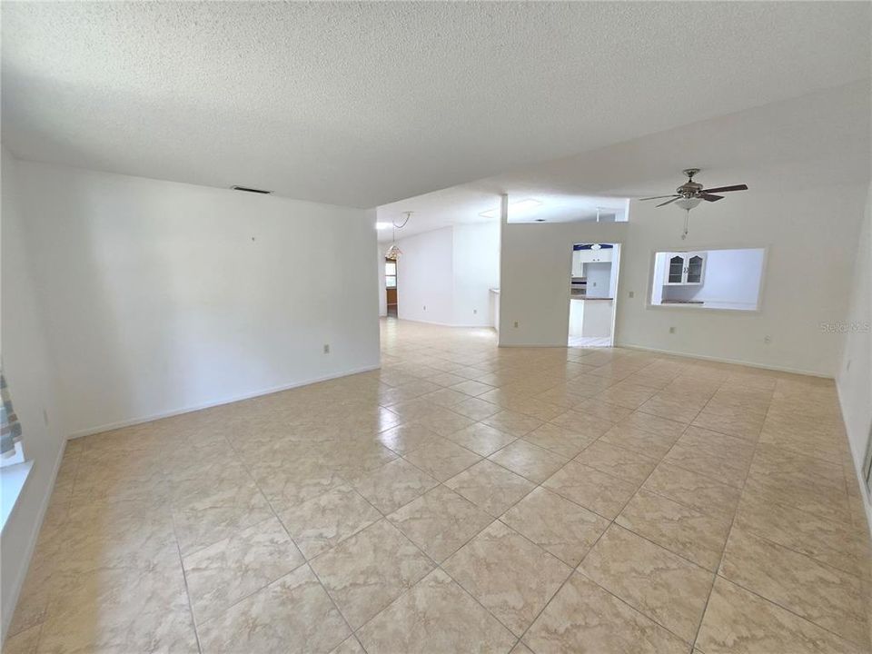 Active With Contract: $2,400 (2 beds, 2 baths, 1531 Square Feet)