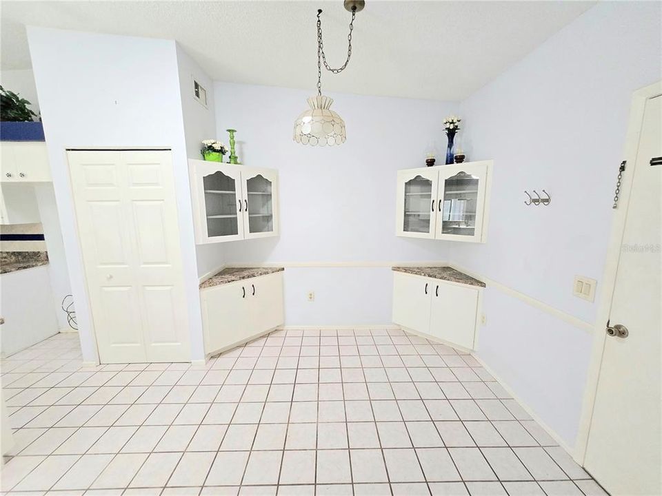 Active With Contract: $2,400 (2 beds, 2 baths, 1531 Square Feet)