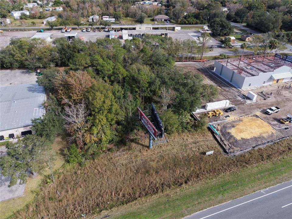 待售: $425,000 (0.92 acres)