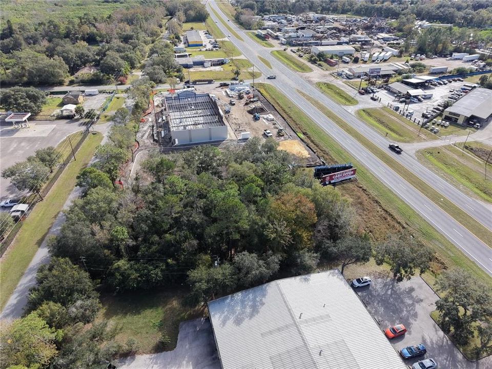 待售: $425,000 (0.92 acres)