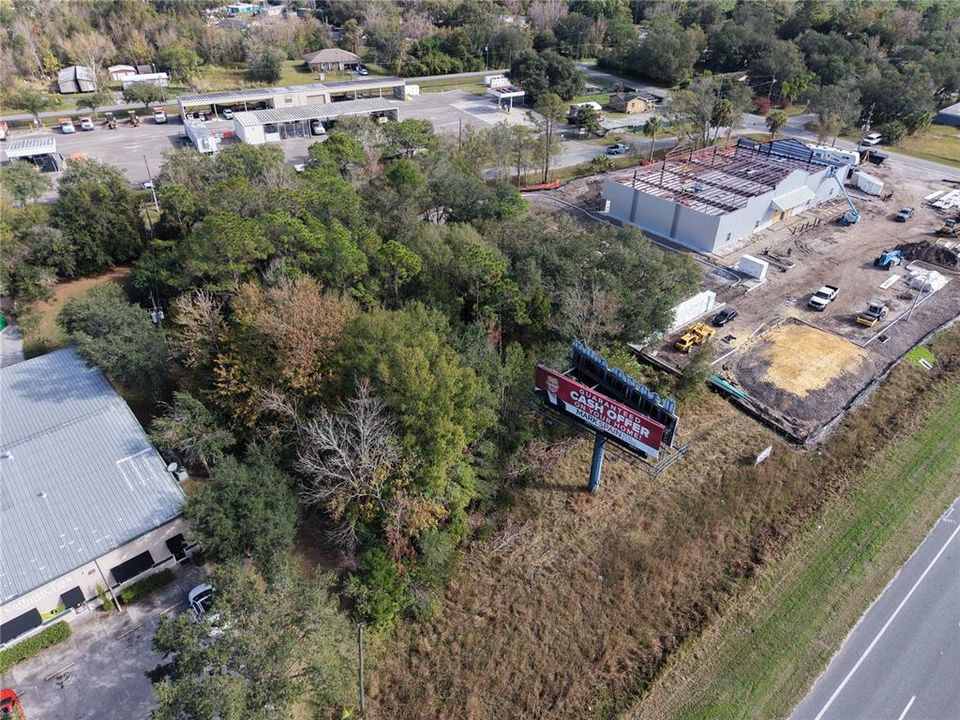 待售: $425,000 (0.92 acres)