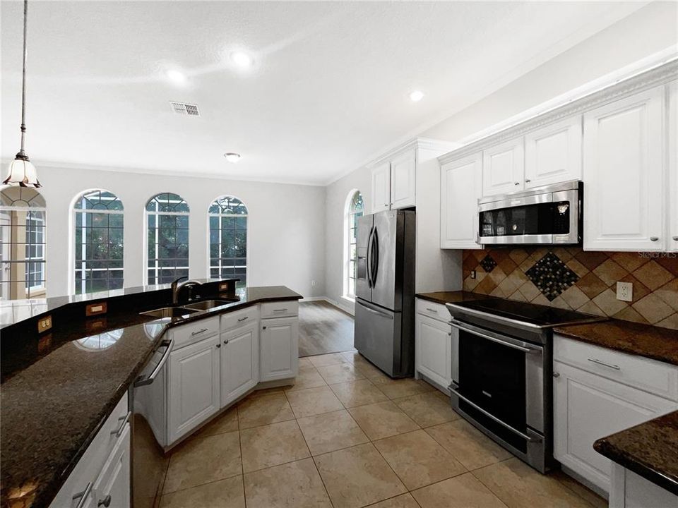 На продажу: $316,000 (2 спален, 2 ванн, 2199 Квадратных фут)