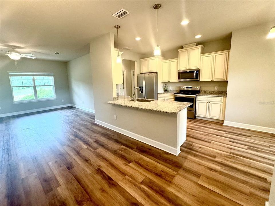 待售: $299,000 (3 贝兹, 2 浴室, 1584 平方英尺)