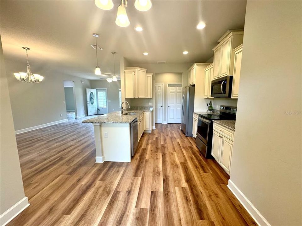 待售: $299,000 (3 贝兹, 2 浴室, 1584 平方英尺)