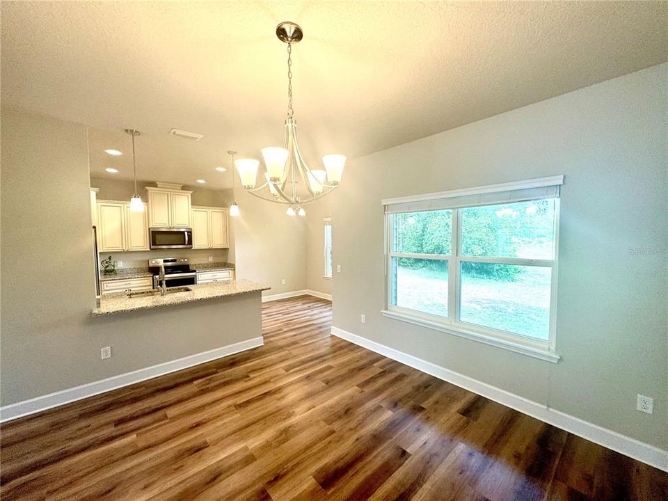 待售: $299,000 (3 贝兹, 2 浴室, 1584 平方英尺)