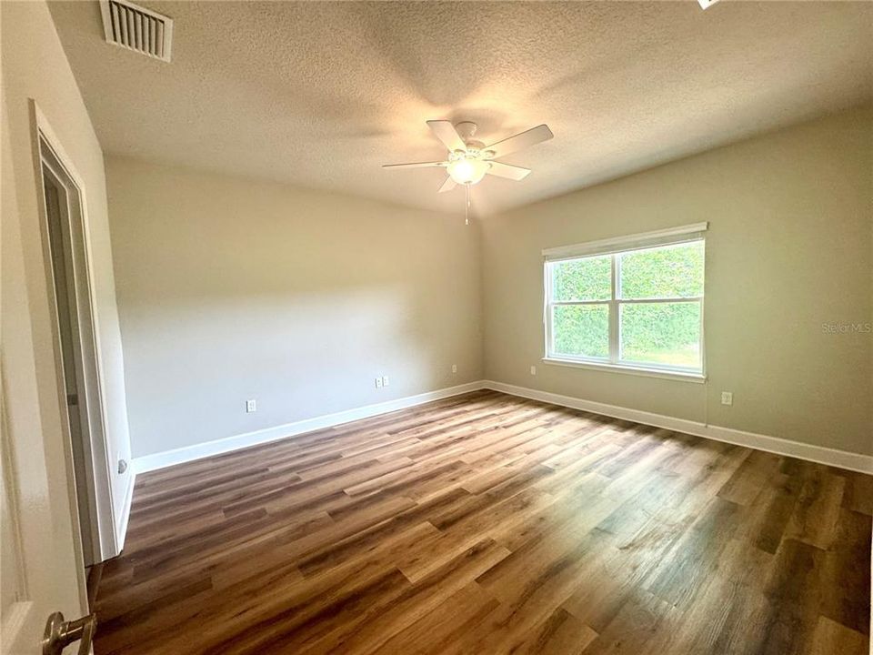 待售: $299,000 (3 贝兹, 2 浴室, 1584 平方英尺)