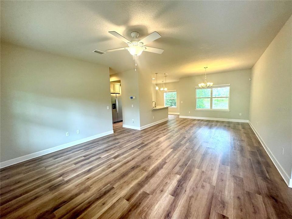 待售: $299,000 (3 贝兹, 2 浴室, 1584 平方英尺)