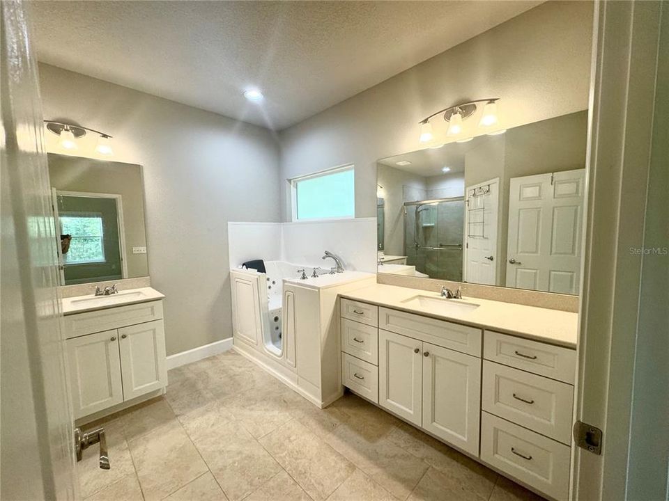 待售: $299,000 (3 贝兹, 2 浴室, 1584 平方英尺)