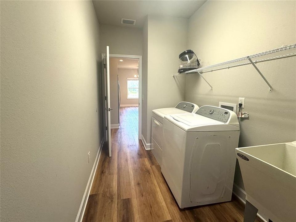 待售: $299,000 (3 贝兹, 2 浴室, 1584 平方英尺)