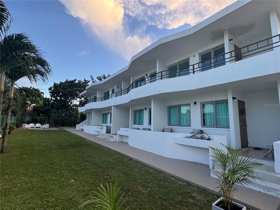 For Sale: $1,200,000 (8 beds, 8 baths, 4028 Square Feet)