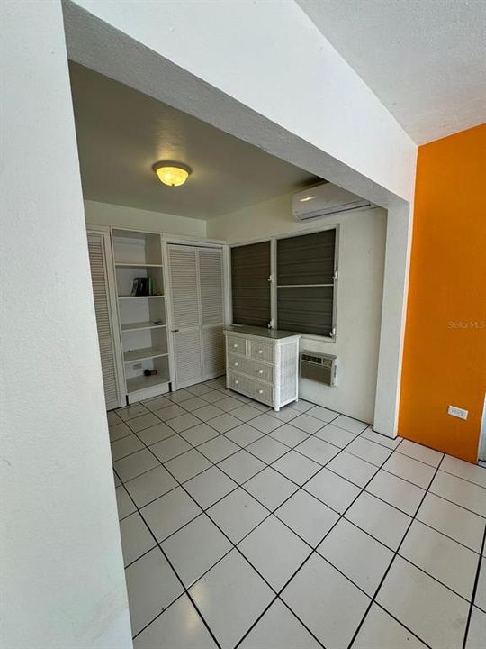 For Sale: $799,000 (6 beds, 4 baths, 3500 Square Feet)