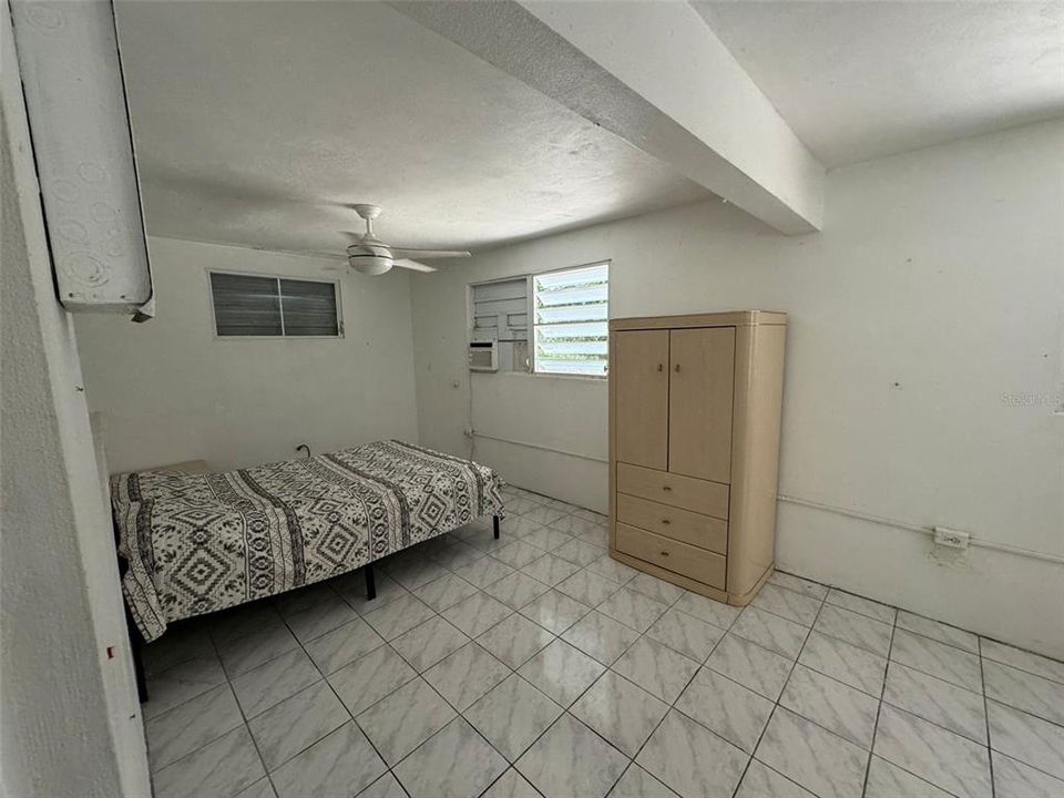 For Sale: $799,000 (6 beds, 4 baths, 3500 Square Feet)