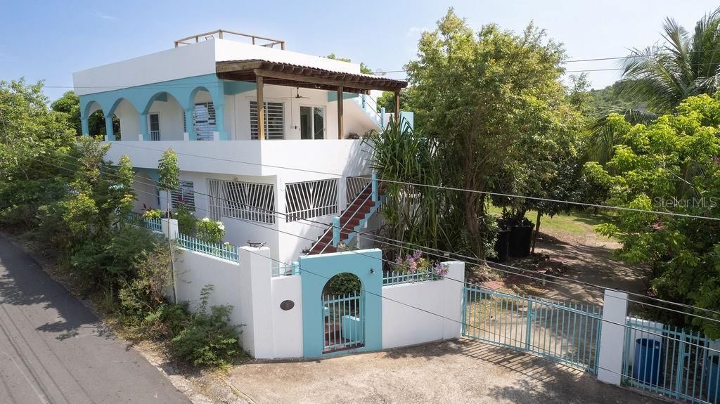 For Sale: $799,000 (6 beds, 4 baths, 3500 Square Feet)