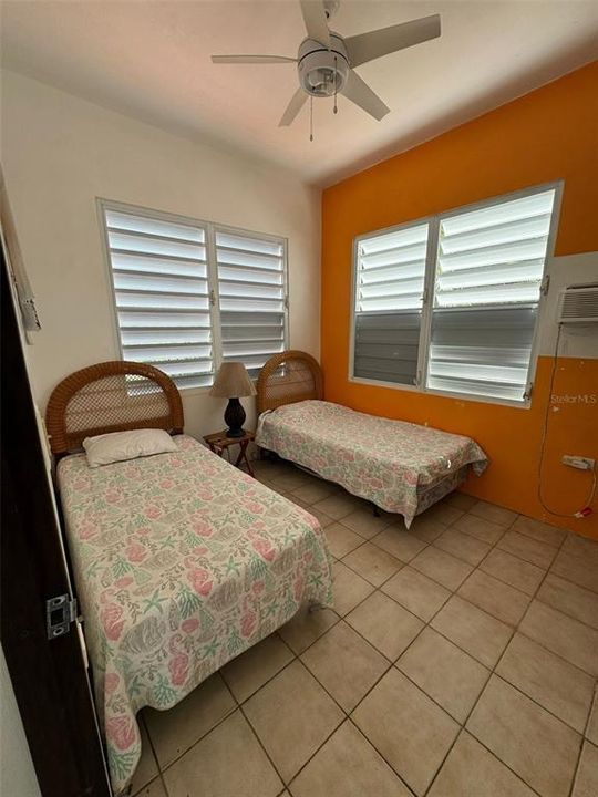 For Sale: $799,000 (6 beds, 4 baths, 3500 Square Feet)