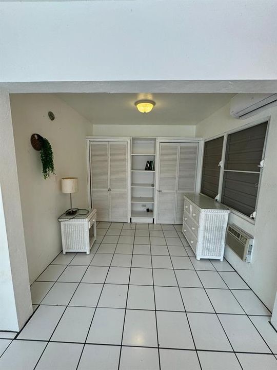 For Sale: $799,000 (6 beds, 4 baths, 3500 Square Feet)