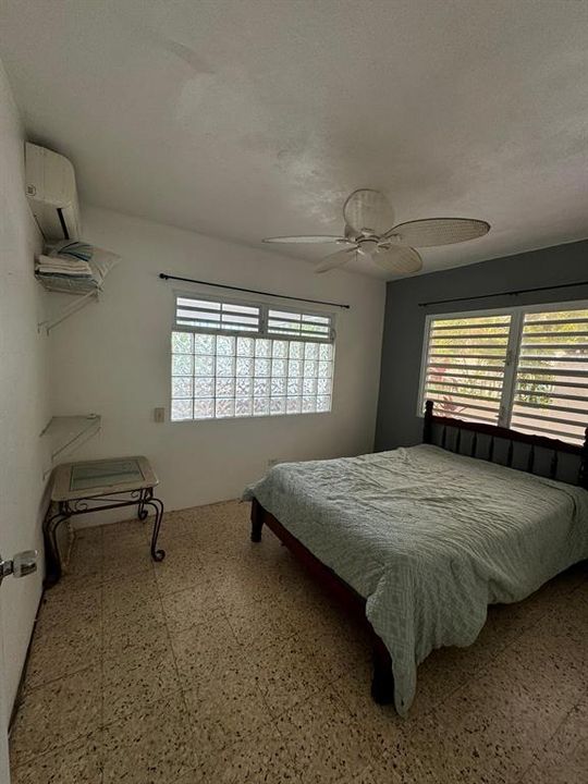 For Sale: $799,000 (6 beds, 4 baths, 3500 Square Feet)