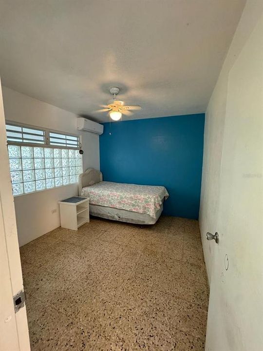 For Sale: $799,000 (6 beds, 4 baths, 3500 Square Feet)