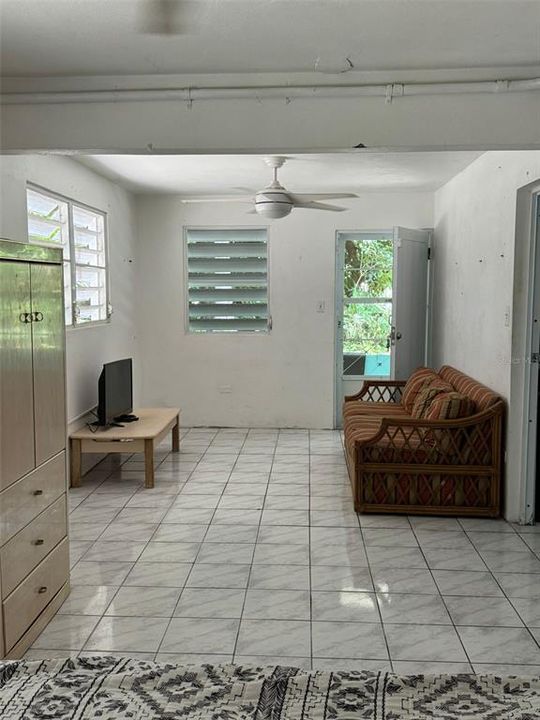 For Sale: $799,000 (6 beds, 4 baths, 3500 Square Feet)