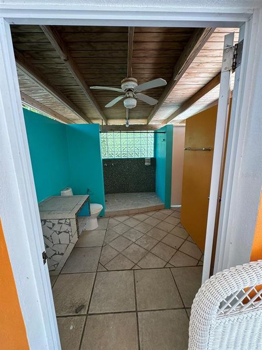 For Sale: $799,000 (6 beds, 4 baths, 3500 Square Feet)