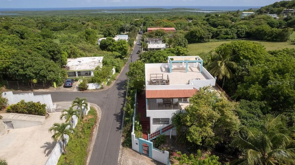 For Sale: $799,000 (6 beds, 4 baths, 3500 Square Feet)