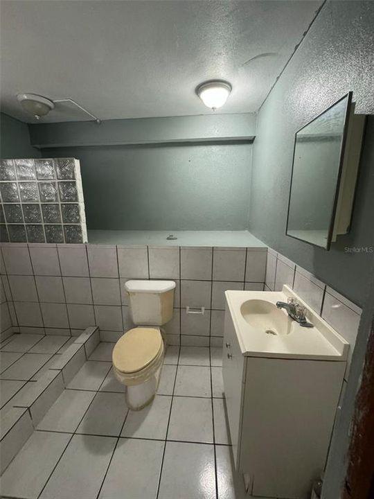 For Sale: $799,000 (6 beds, 4 baths, 3500 Square Feet)