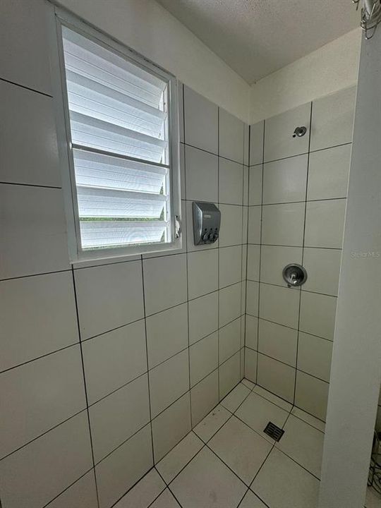 For Sale: $799,000 (6 beds, 4 baths, 3500 Square Feet)