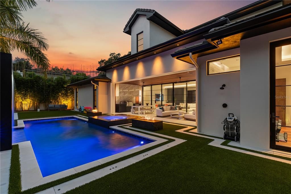 На продажу: $5,450,000 (5 спален, 5 ванн, 5164 Квадратных фут)