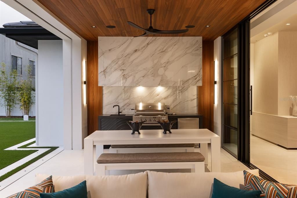 На продажу: $5,450,000 (5 спален, 5 ванн, 5164 Квадратных фут)