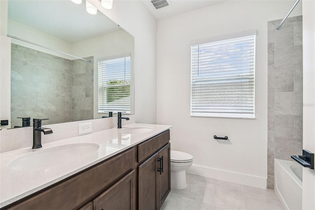 Activo con contrato: $653,990 (5 camas, 3 baños, 2732 Pies cuadrados)