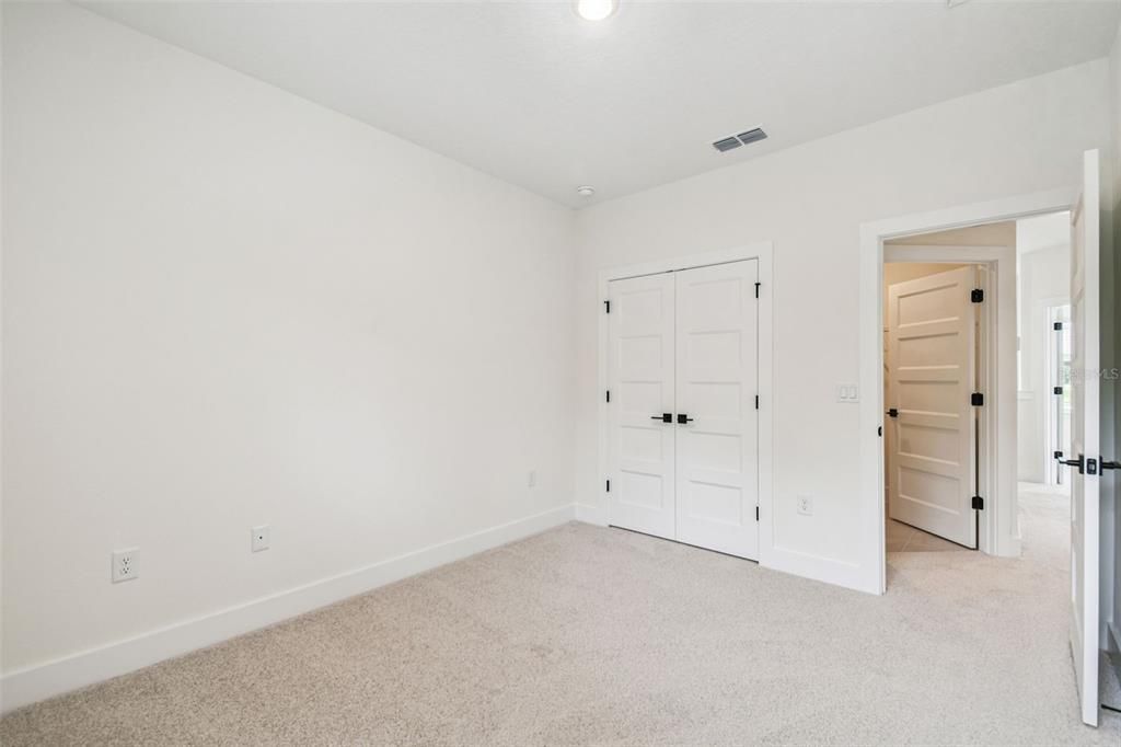 Activo con contrato: $653,990 (5 camas, 3 baños, 2732 Pies cuadrados)