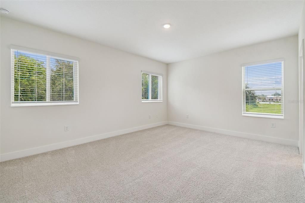 Activo con contrato: $653,990 (5 camas, 3 baños, 2732 Pies cuadrados)