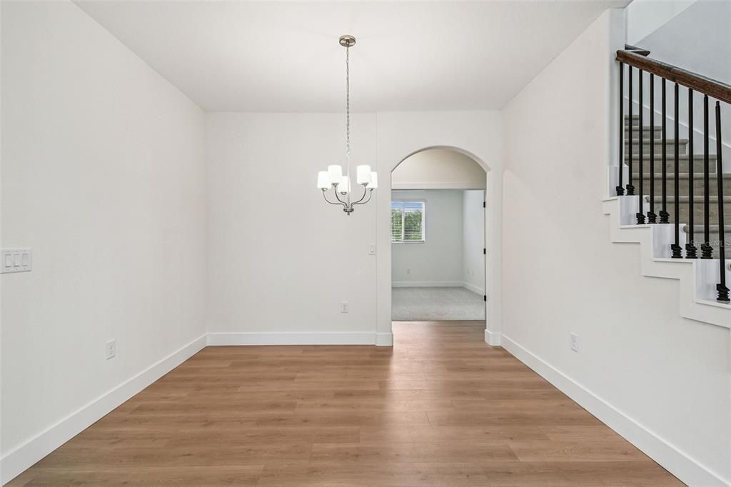 Activo con contrato: $653,990 (5 camas, 3 baños, 2732 Pies cuadrados)