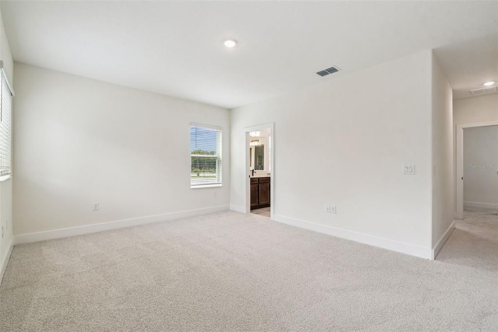 Activo con contrato: $653,990 (5 camas, 3 baños, 2732 Pies cuadrados)