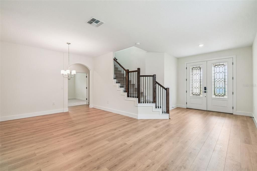 Activo con contrato: $653,990 (5 camas, 3 baños, 2732 Pies cuadrados)