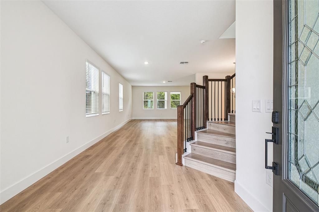 Activo con contrato: $653,990 (5 camas, 3 baños, 2732 Pies cuadrados)