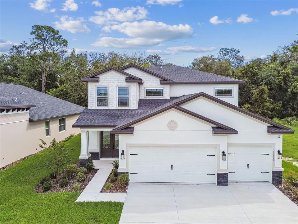 Activo con contrato: $653,990 (5 camas, 3 baños, 2732 Pies cuadrados)