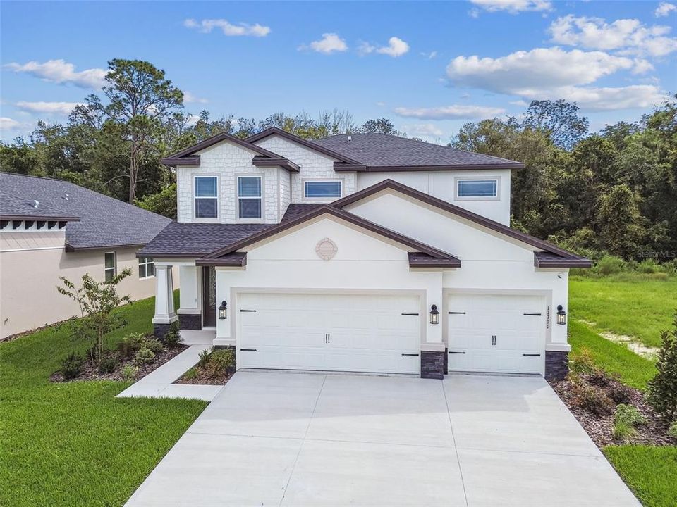 Activo con contrato: $653,990 (5 camas, 3 baños, 2732 Pies cuadrados)