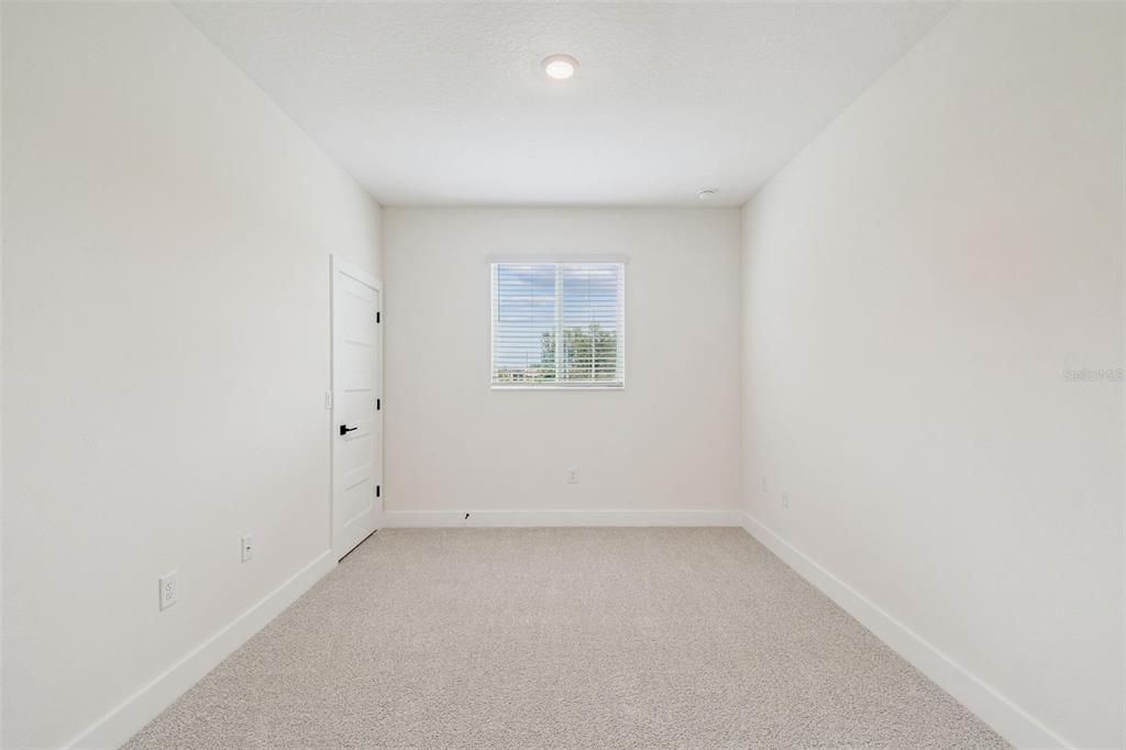 Activo con contrato: $653,990 (5 camas, 3 baños, 2732 Pies cuadrados)