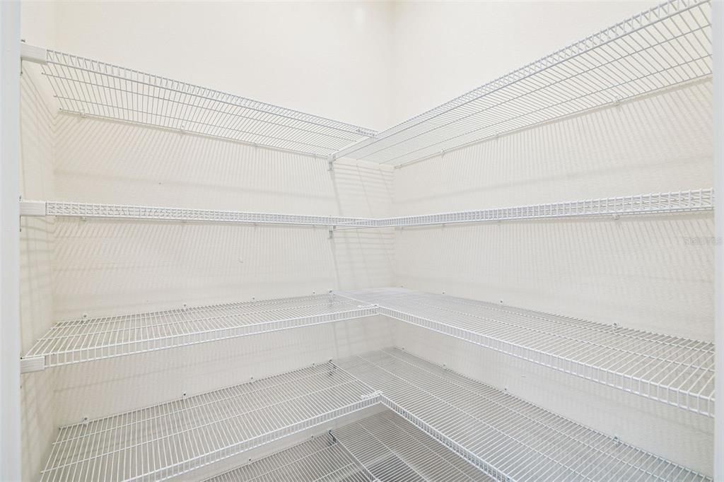 Activo con contrato: $653,990 (5 camas, 3 baños, 2732 Pies cuadrados)